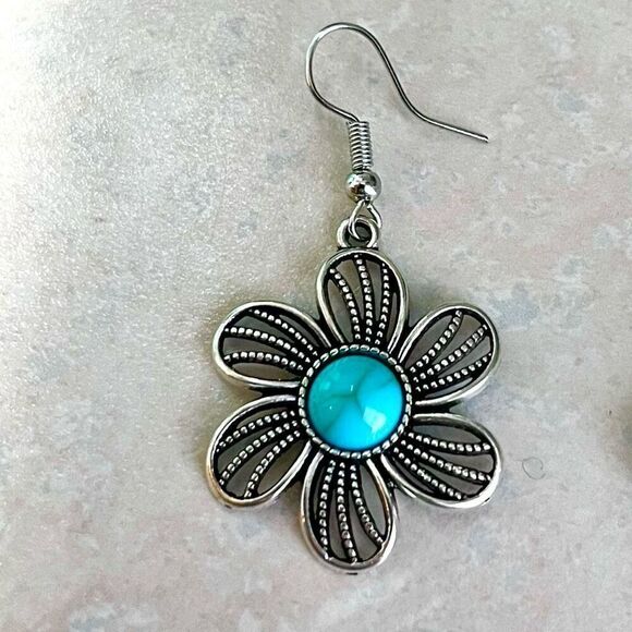 BBU Southwest Style Turquoise & silver Dangle Earrings - Picture 6 of 10